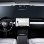 تسلا از دوربین داخل اتومبیل برای نظارت بر سیستم رانندگی خودکار استفاده می‌کند